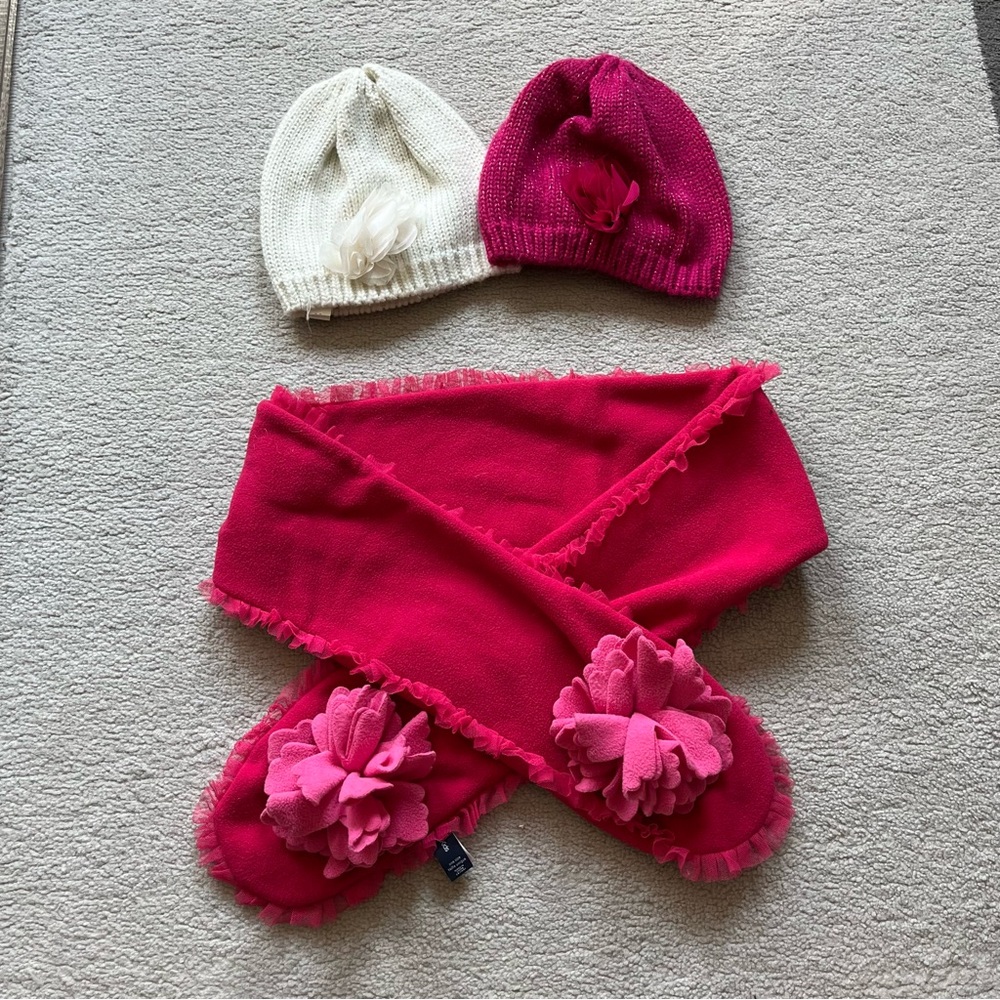Hat and scarf bundle, size 8 year girl